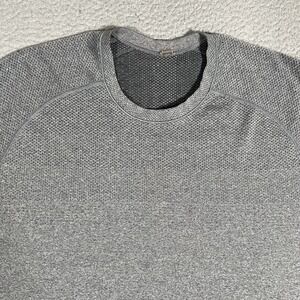 Lululemon Shirt Mens Medium Gray Metal Vent Pullover Stretch Casual Workout Gym